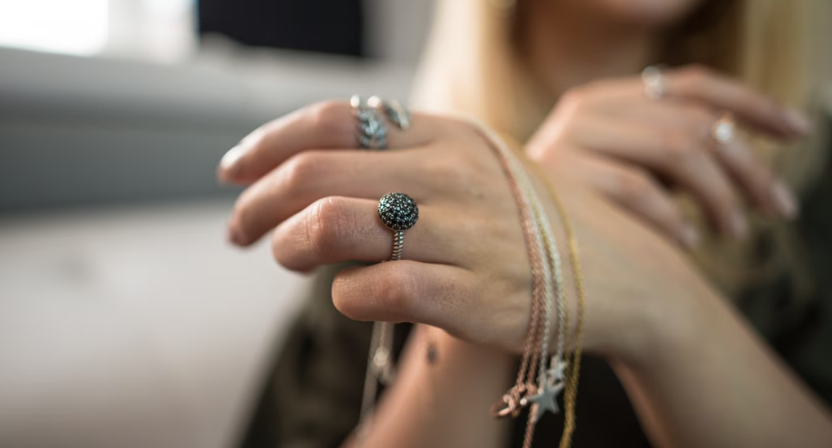 A Ring That Honors Both Modern Aesthetics and Timeless Sentiment
